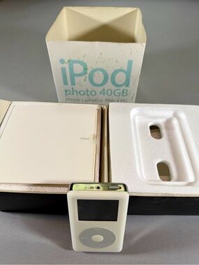Vintage Apple iPod Photo 4th Generation 40GB Box and Cord Bundle